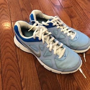 Nike tennis shoes size 8